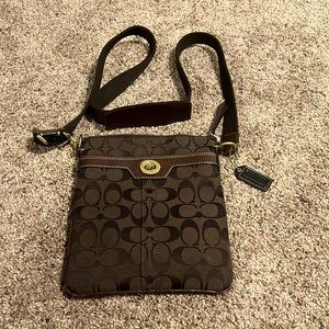 Cute authentic COACH petite crossover bag!